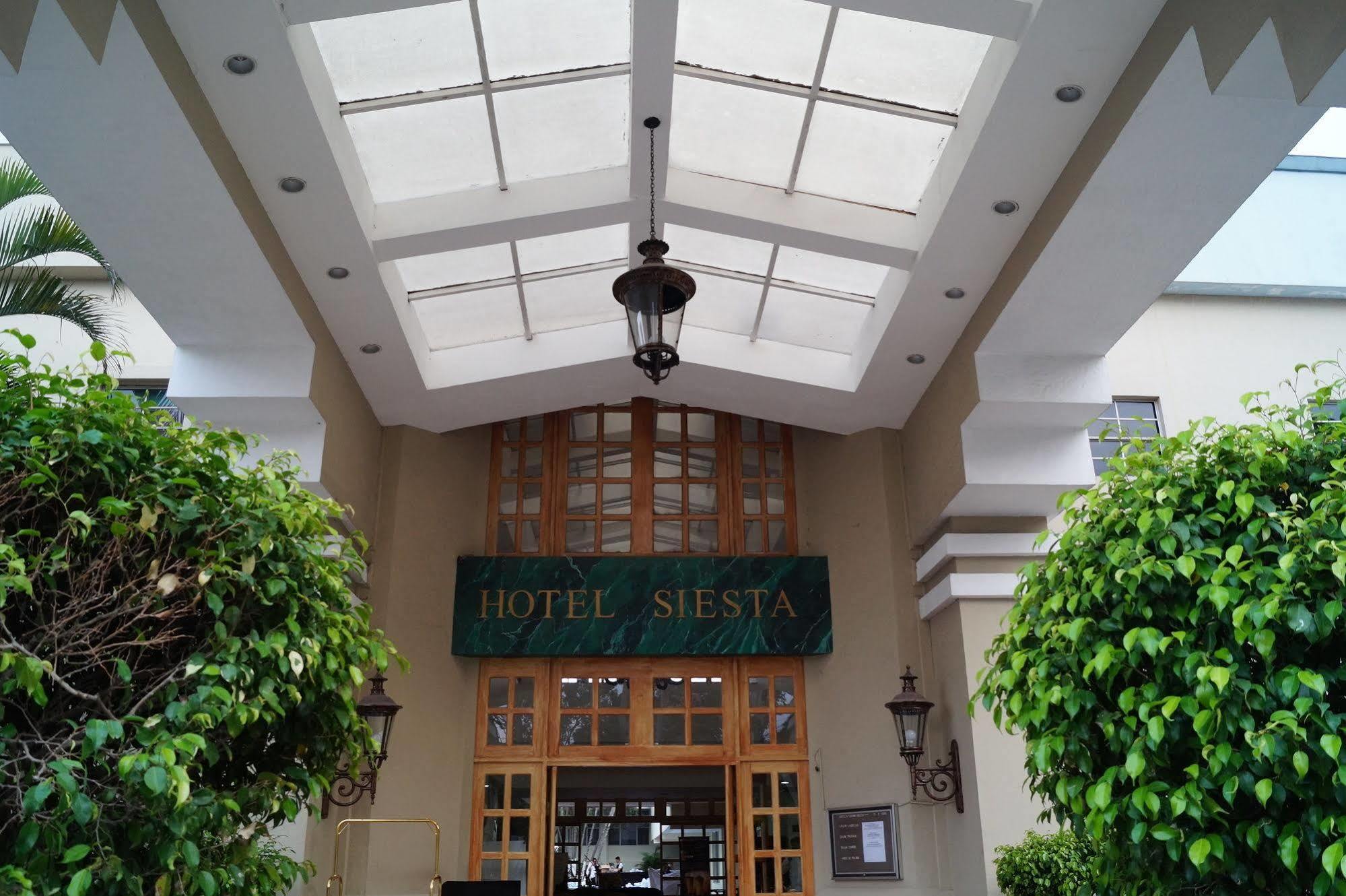 Siesta Hotel And Casino Антигуо-Кускатлан Экстерьер фото